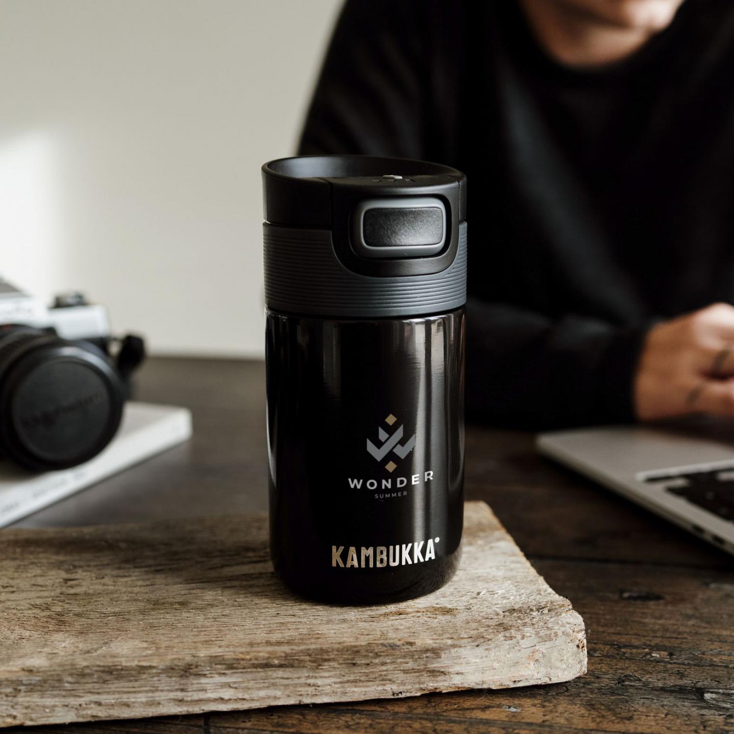 drinkbeker-zwart-bedrukt-logo